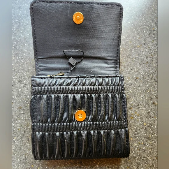 XOXO Wallet WOMEN'S, WALLET, XOXO, BLACK WITH GOLD ACCENTS, NWOT - Picture 6 of 7